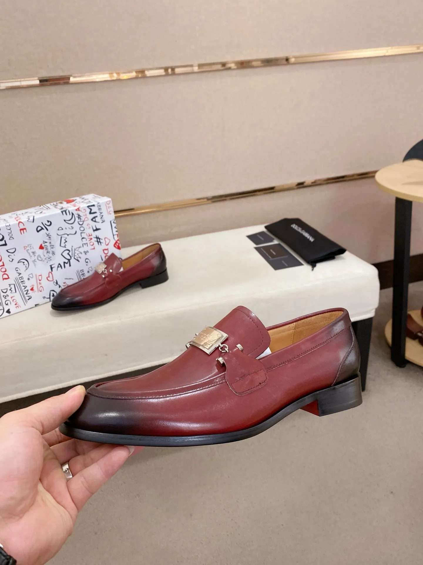Men's clothing and shoes💰 520💰🌲DG top-notch🔍🔍men's new leather shoes🚹sold at the same time⚠The uppers are imported cowhide from Italy, the entire imported cowhide lining, and imported accessories💪💪, completely 1⃣️ vs. 1⃣️🇮🇹 💪💪, ⚠Sole: The original sole is specially provided by the original factory, the exclusive movable molded sole is super comfortable, ⚠Original factory follow-up goods, 🔍🔍high quality, can be entered and exited at will, welcome to compare ⚠Size number: 38-44. Can be customized 45 non-returnable